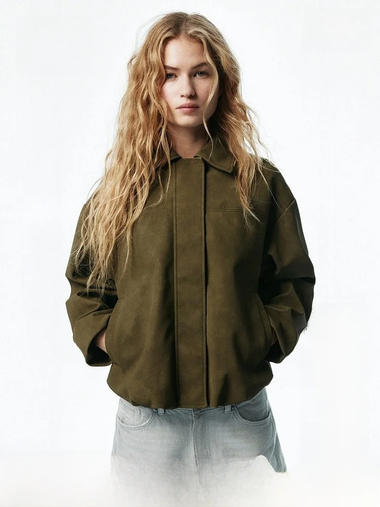 

Новая летняя женская куртка-пилот H&M с воротником, модель 1314599, нейтральный стиль, приталенный крой, на молнии, стандартная длина