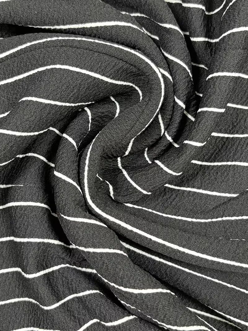 Elegantes Damenkleid mit Rundhalsausschnitt, 3/4-Ärmeln, Gerafftem Design, Schwarz Diagonal Gestreift, Figurbetont, Business-Casual Bleistift-Midikleid – Detail 4