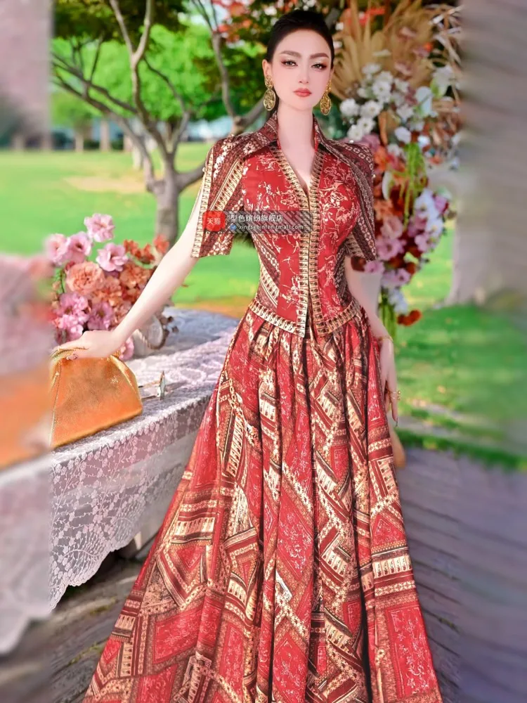 A new vacation-style knee-length long dress with printed off-the-shoulder design