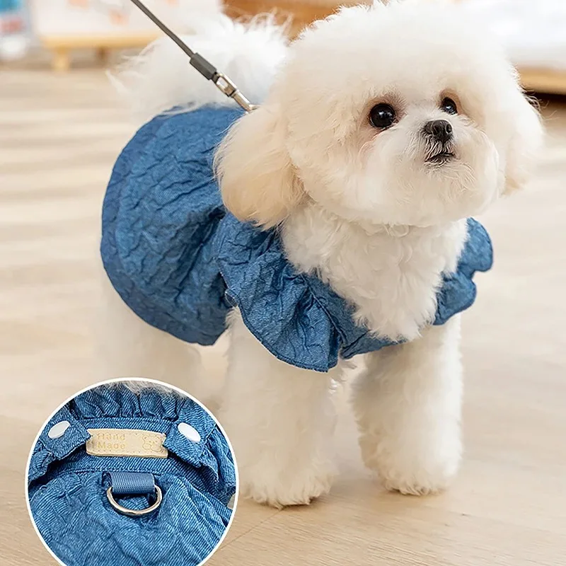 تنورة بحمالات للكلاب قابلة للتنفس وأكمام طائرة من قماش الدنيم ملابس صيفية للحيوانات الأليفة مع حلقة على شكل حرف D للجرو