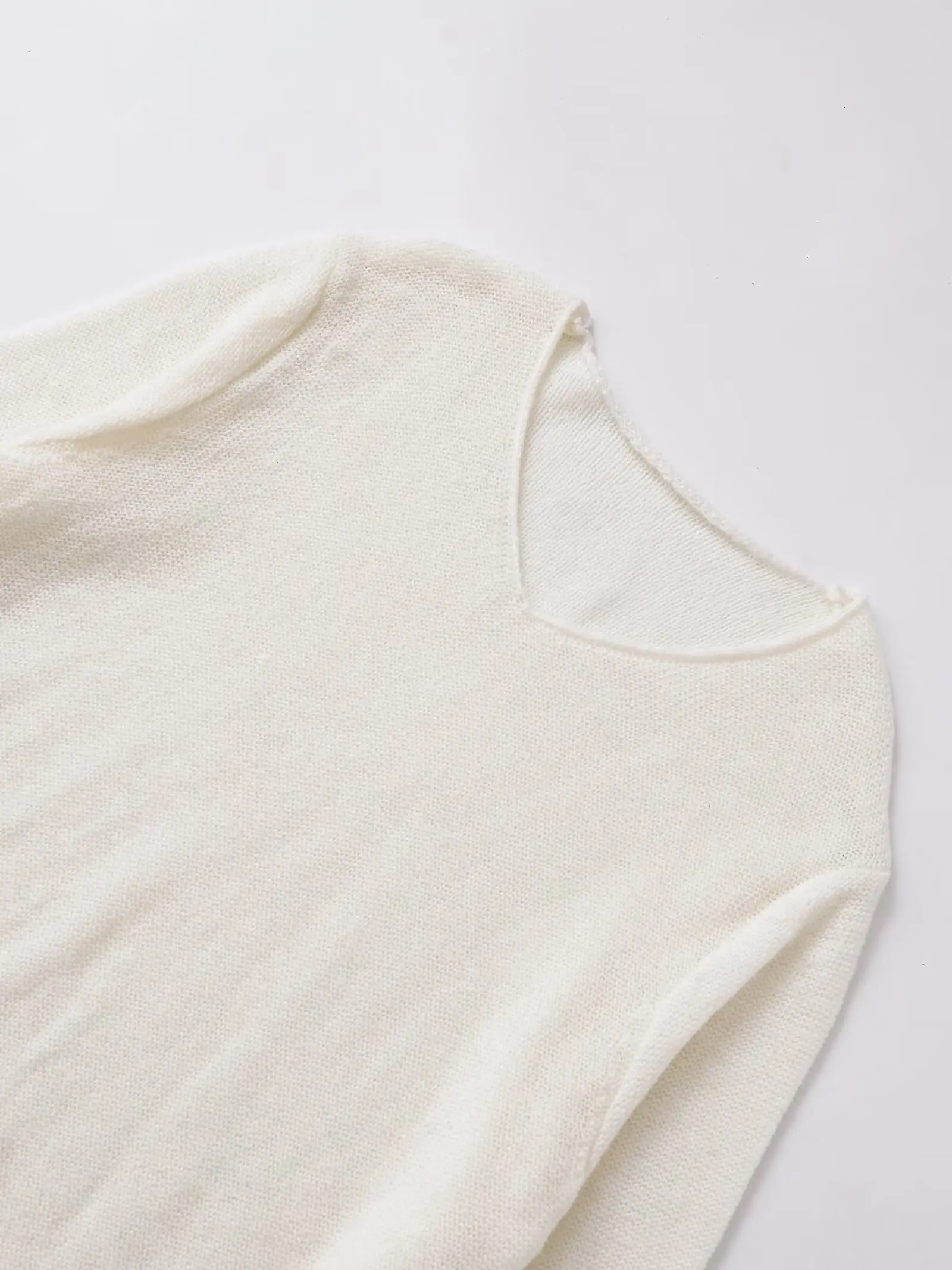 2025 خريف جديد المرأة أعلى نمط أبيض طويل الأكمام الأساسية بسيطة بلوفر مغزول موضة عادية كسول تنوعا #2