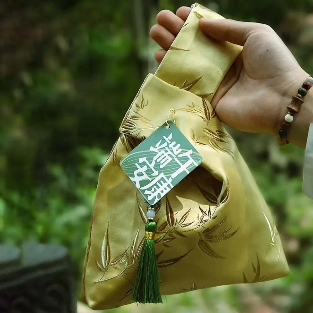 

Pendant Tassel Knot Wrist Bag Pin Card New Chinese Style Handbag Temperament Green Satin Hand-held Pouch Banquet