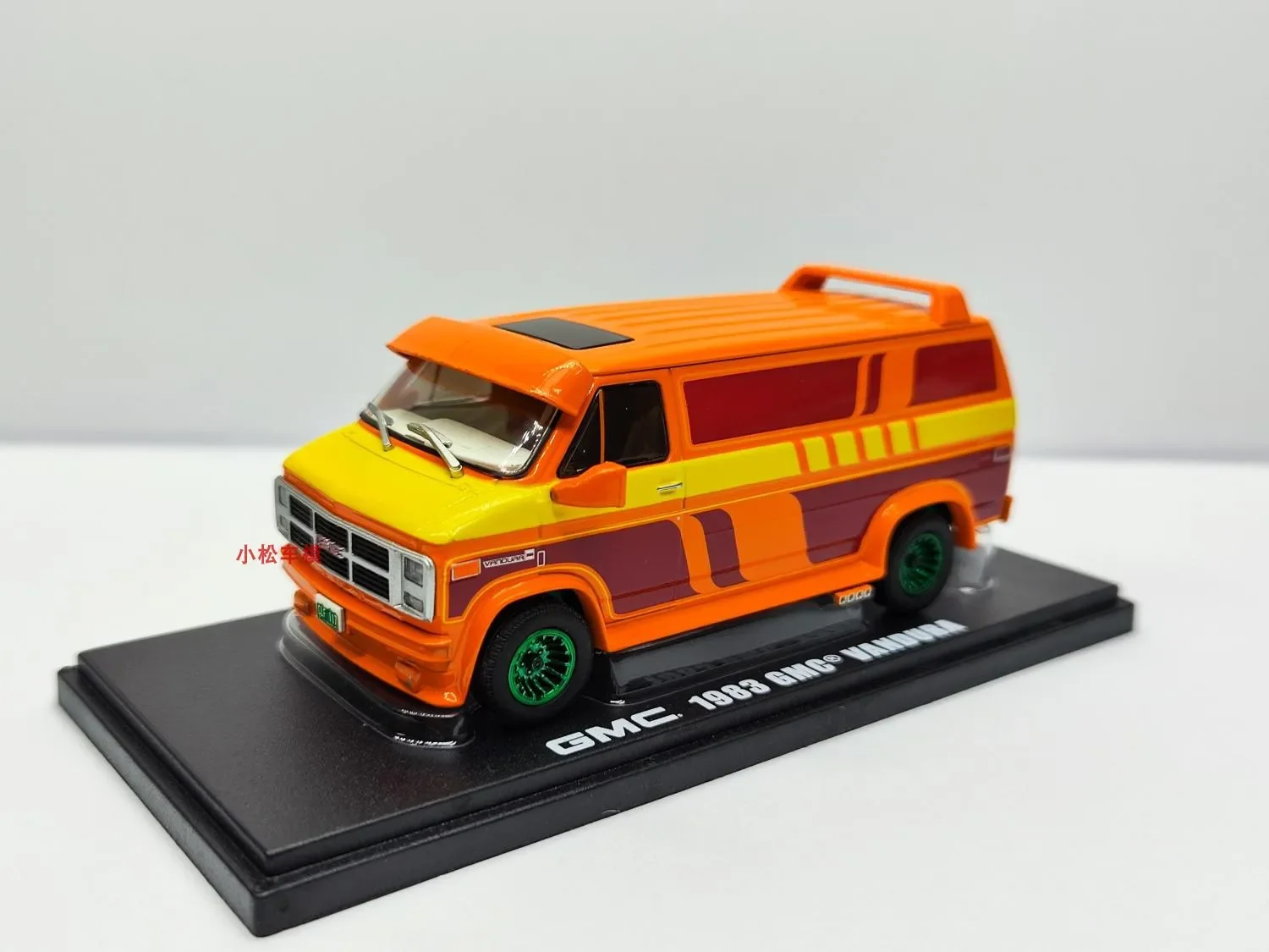 1: 43 1983 GMC Vandura Custom in Orange Alloy car model collection gift ornaments