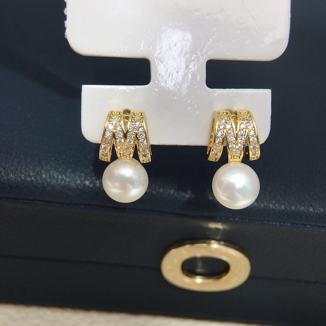 

ZHBORUINI 2025 New Natural Freshwater Pearl Earrings For Women Elegant Letter Design Suitable For Formal Occasions Wear ﻿