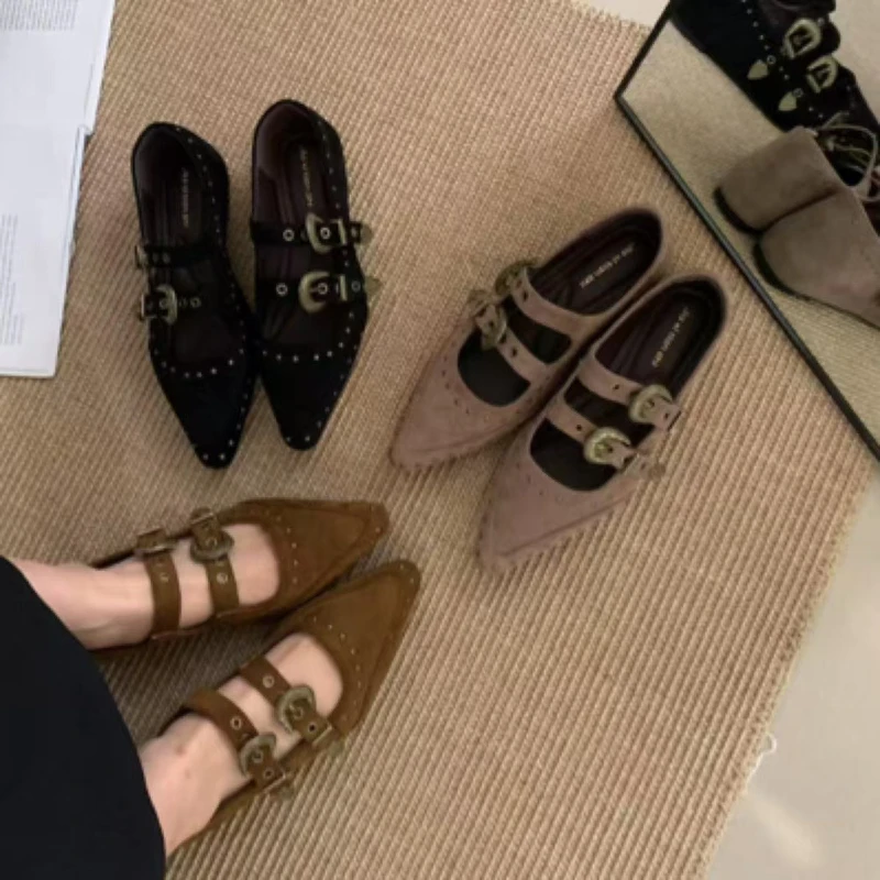 

2025 Ретро туфли с острым носком, женская мода, заклепки, двойной ремень с пряжкой, дизайн, стильная повседневная обувь на плоской подошве, дизайнерские туфли-лодочки