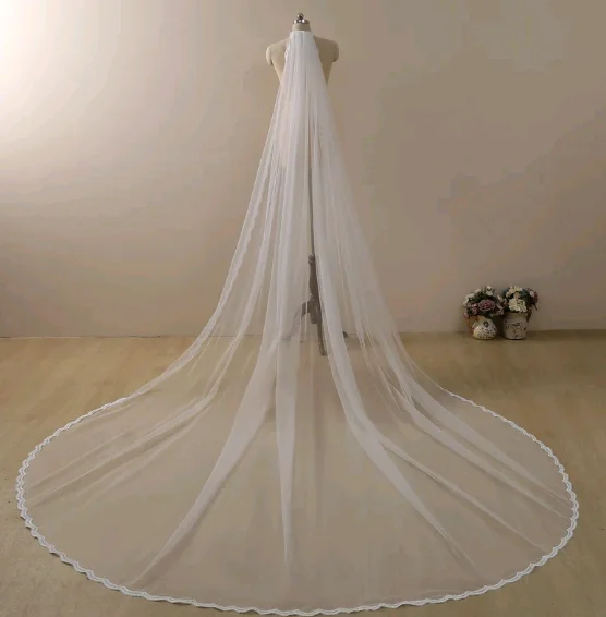 Minimalist wedding veil, lace bridal veil, lace trimmed long veil, elegant bridal veil, single-layer veil, cathedral