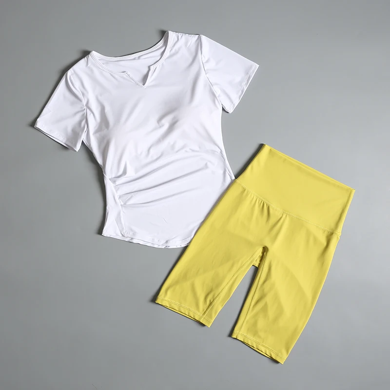 Traje de yoga de celebridades de Internet para mujer de gama alta 2025, novedad de verano, ropa de secado rápido para correr por la mañana, pantalones cortos deportivos para gimnasio