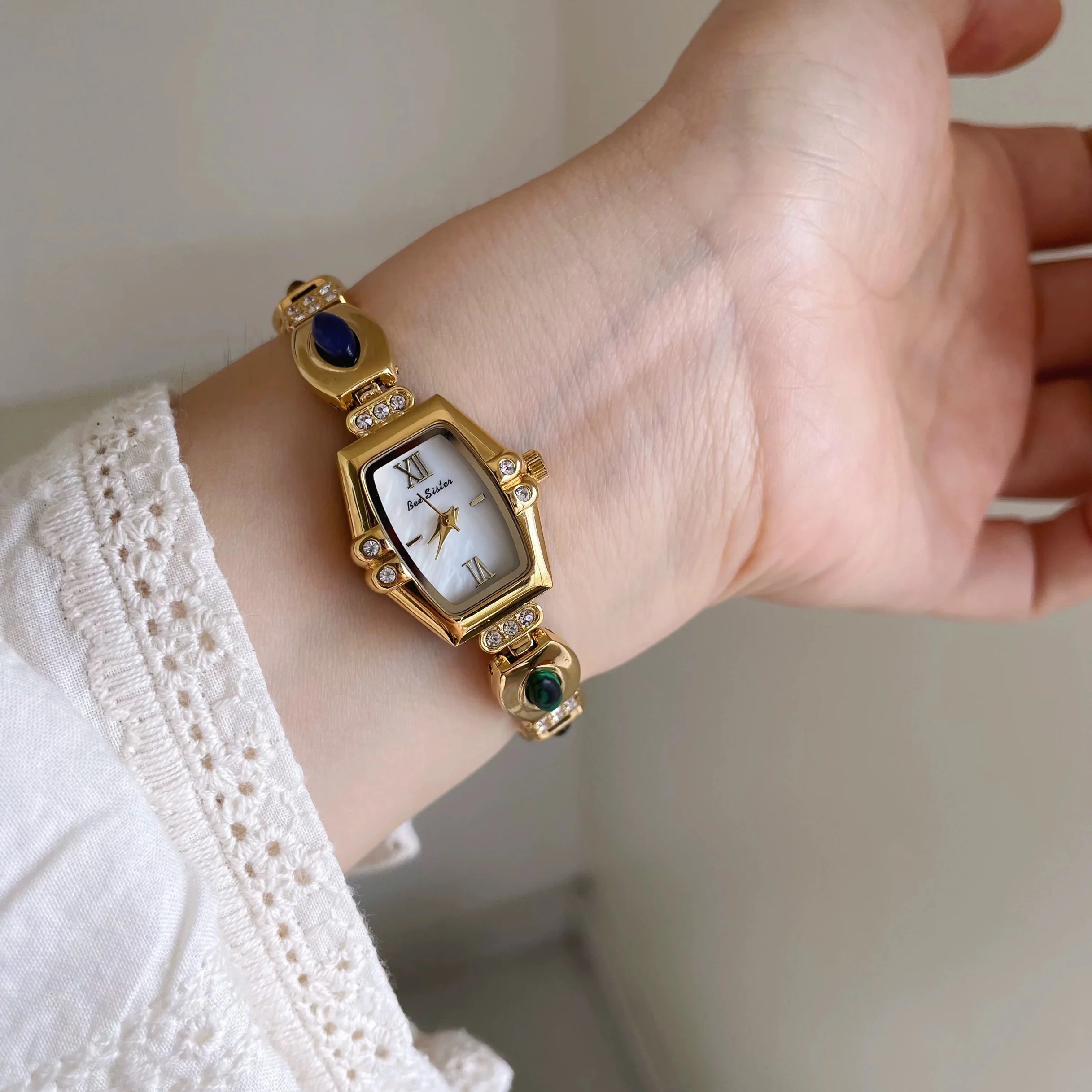 Retro-style antique-style colorful stone tonneau-shaped small dial women's watch bracelet watch birthday gift for ladies.