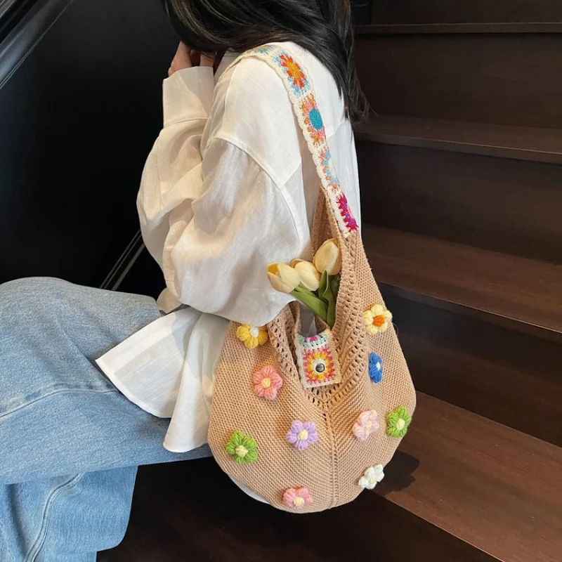

Fashionable Unique Commuter Bag For Women With Minimalist Logo And Large Capacity In Elegant