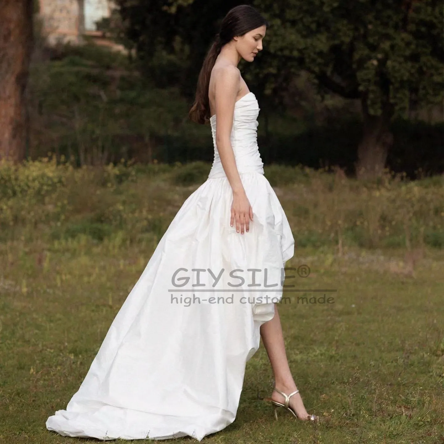 GIYSILE فستان زفاف من قماش التفتا الأبيض بدون حمالات مخصص قصير في الأمام وطويل في الخلف فستان زفاف العروس والسفر