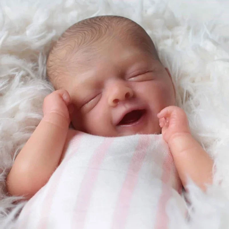 10 inch Salia Slapende Reborn Doll Kit met handtekening Onvoltooide Ongeverfde Levensechte Mini Blank DIY Pop Onderdelen Met Doek Lichaam