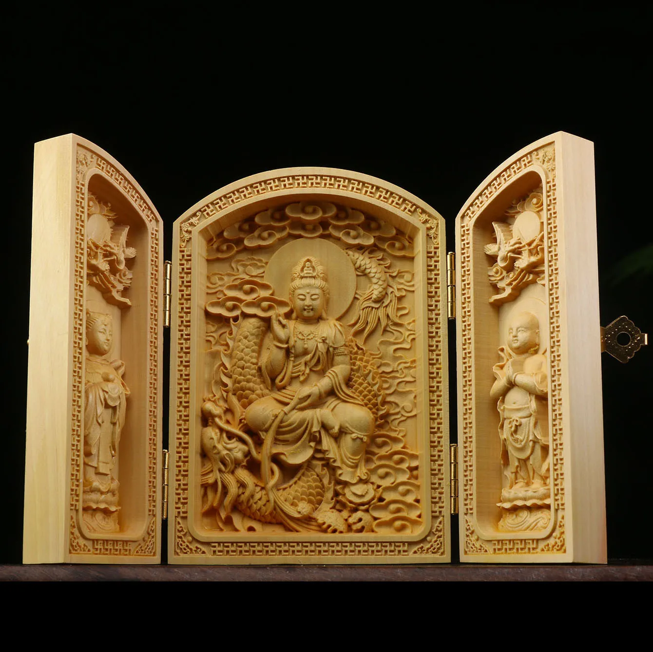Boxwood Carved Portable Buddhist Shrine Foldable 3-Panel Altar Statue,   Bodhisattva Buddha Figurine Home Office Decor, 10*7.5cm