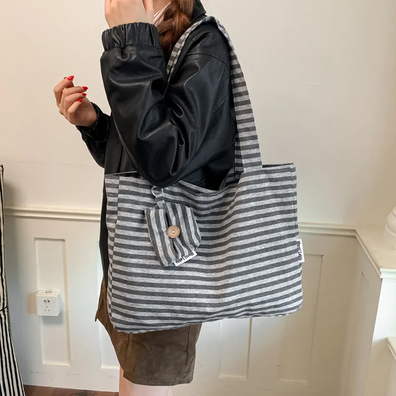 Korean-style, understated, and relaxed striped canvas tote bag for women2026New large-capacity, versatile commuter shoulder bag