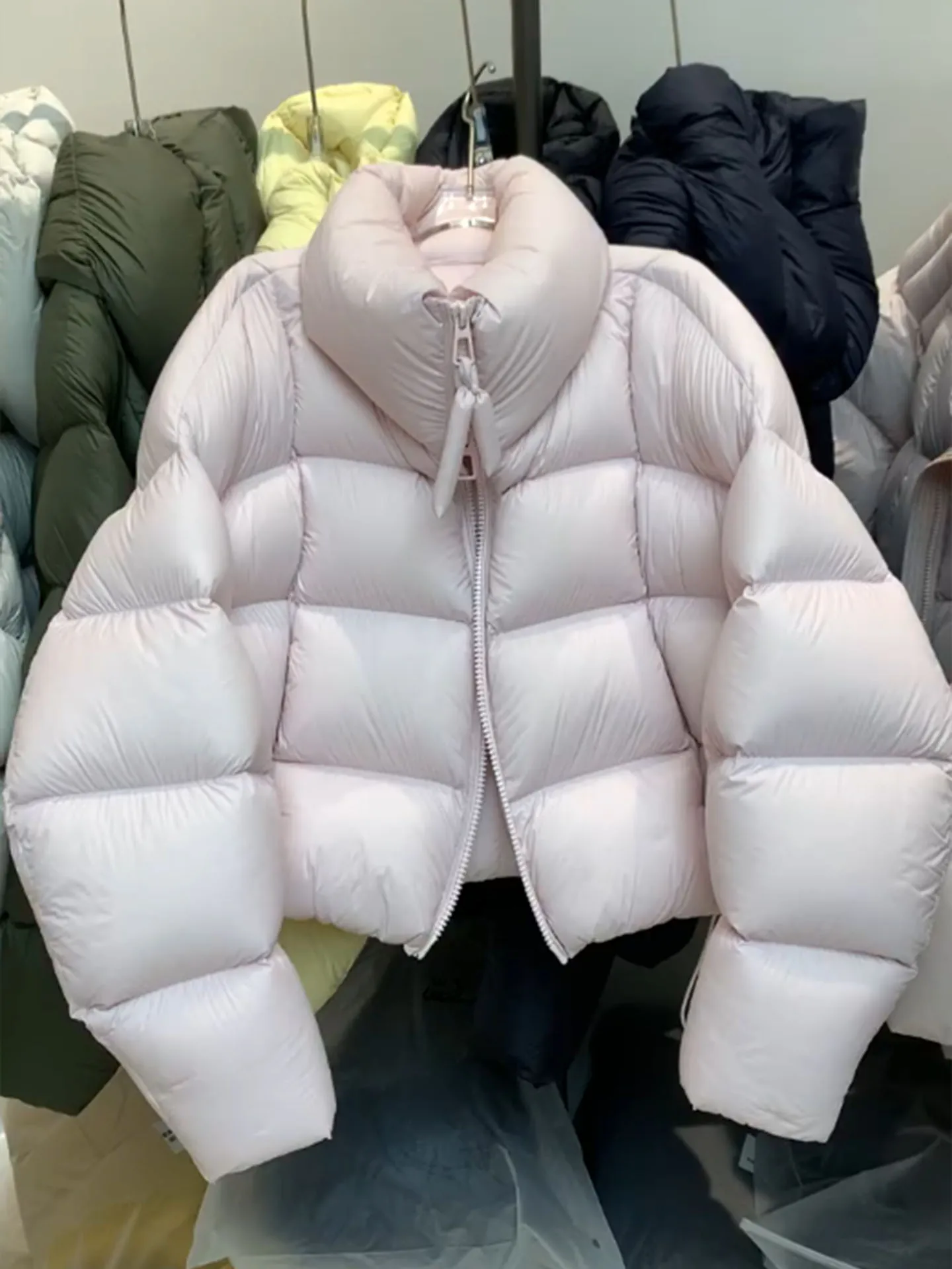 

Korean Sle ort Pink Women's down Jaet Thiened Warm Stand Collar Bread Coat 2025 Winter New Arrival Faionable