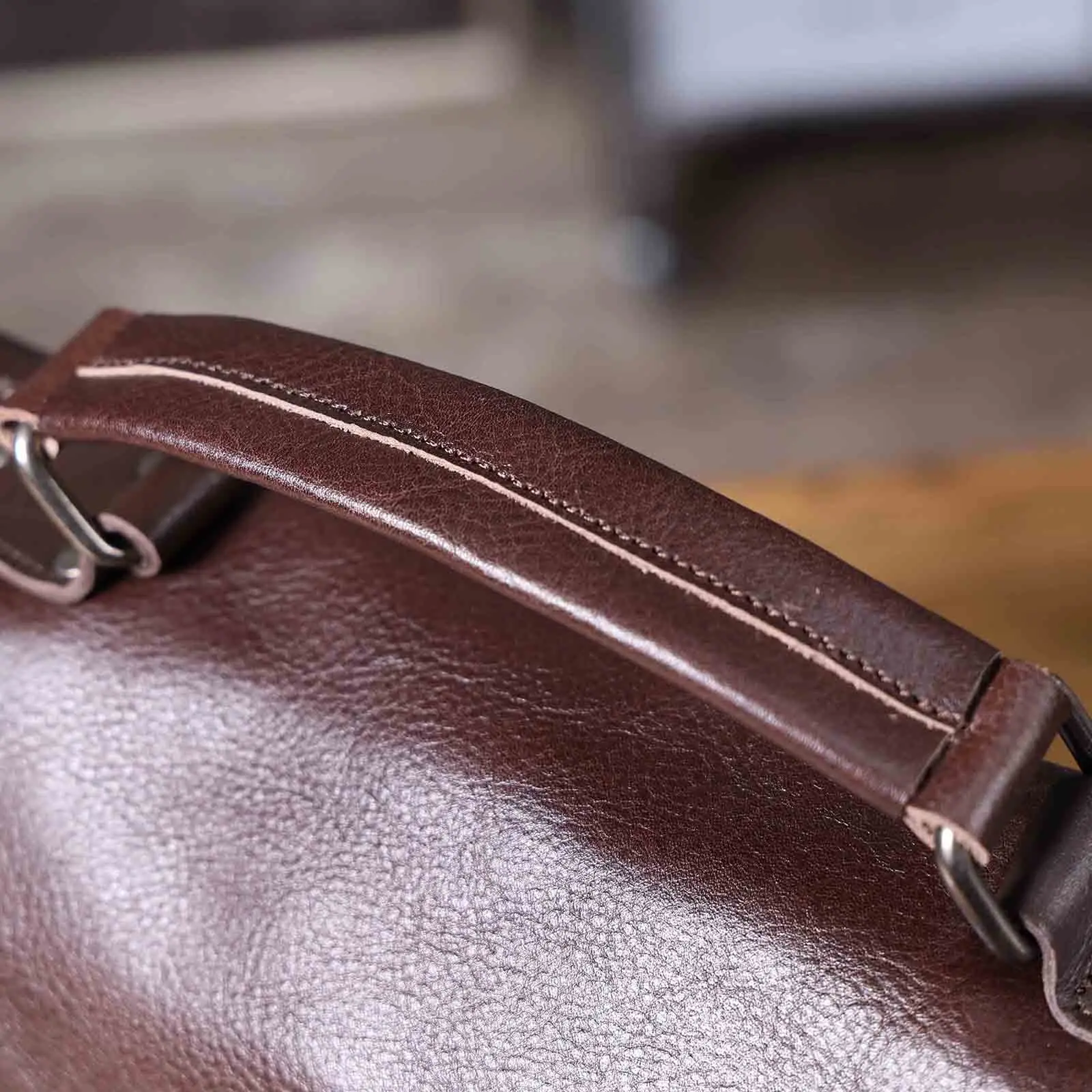 Echtleder Herren-Aktentasche 15 Zoll Laptop-Tasche Einfache Rindsleder-Umhängetasche Pflanzlich gegerbtes Leder Modischer Casual-Stil – Detail 25