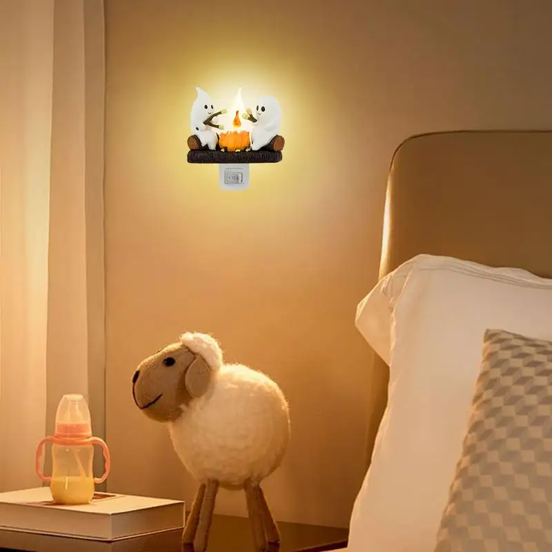 Ghost Campfire Night Light Halloween Lamp Spooky Ghost Flickering Night Light Bedside Lamps Table Lamp Plug-in Ghost Night Light