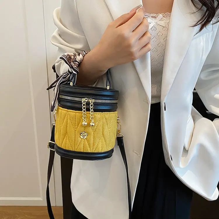 

‌2025 Artisan Rhombus Bucket Bag-Embroidered Luxury Shoulder Purse, High-End Reversible Messenger for Opera/Gala/Art Vernissage