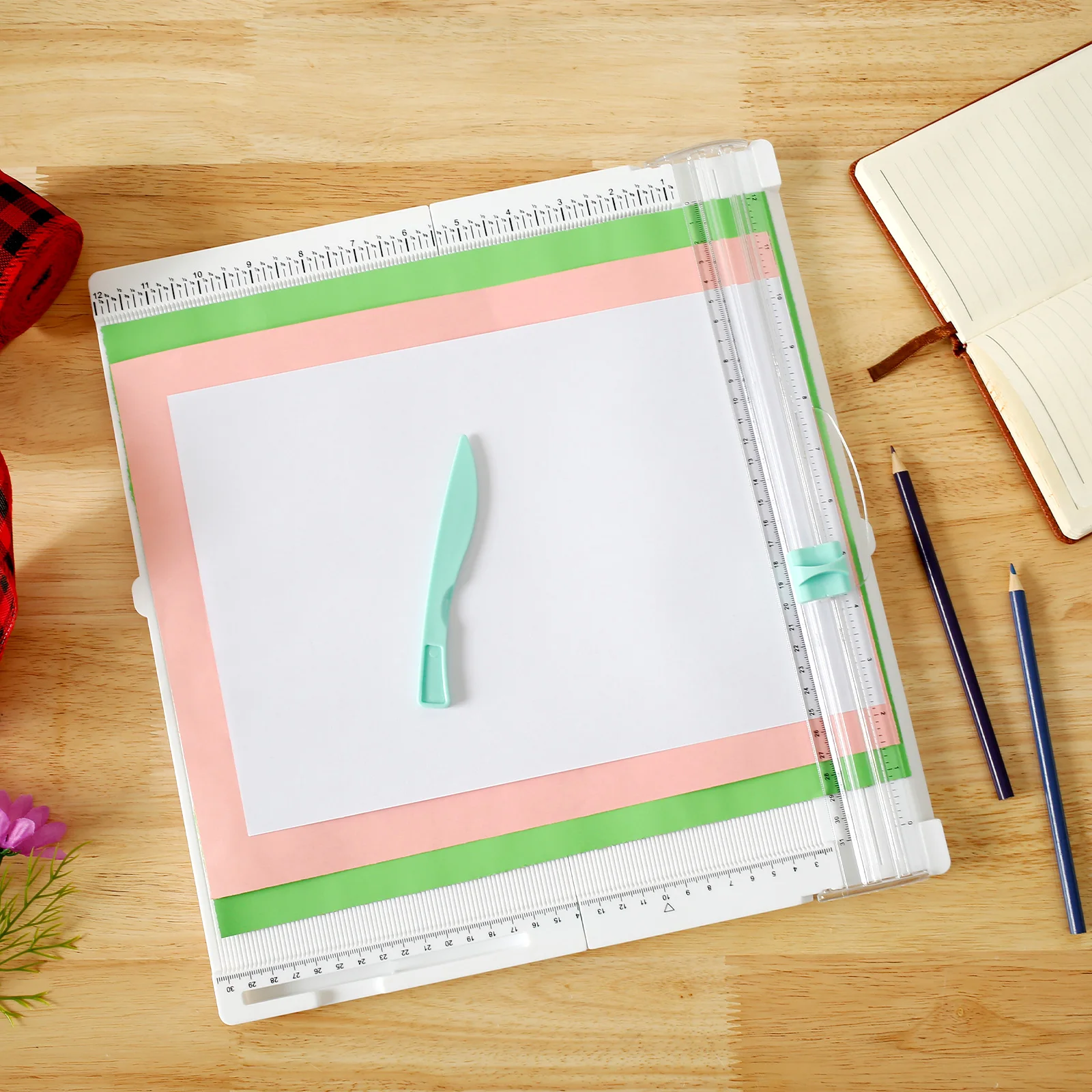 Trymer do papieru z nożką w formacie A4 Składana przenośna krajalnica do papieru z podwójną skalą do rękodzieła