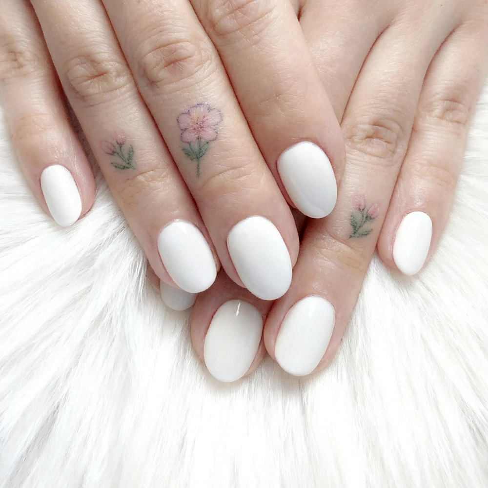 

48Pcs Shiny White Artificial False Nails For Design Oval Short Fake Nails DIY Press On Finger Tips Manicure Tool