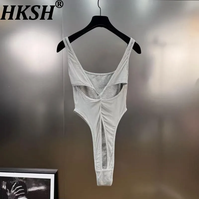 

HKSH 2025 Summer New Women Tide High Street Simple Dark Style Sexy O-Neck Sleeveless Back Cross Twist Hollow Out Tank Top HK7822
