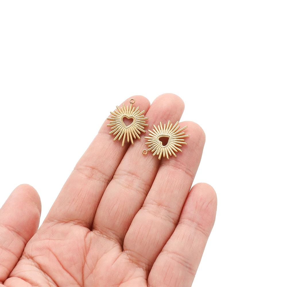 5 Stück vergoldete Liebes-Herz-Charms aus Edelstahl, Großpackung für DIY-Mode-Halsketten, Zubehör, Ohrringe, Schmuckkomponenten