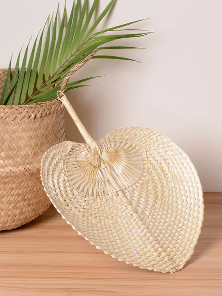 Chinese Style Handmade Straw Fan Hand-Woven Palm Leaf Hand Woven Heart Shaped Fan Summer Cooling Mosquito Repellent Hand Fans