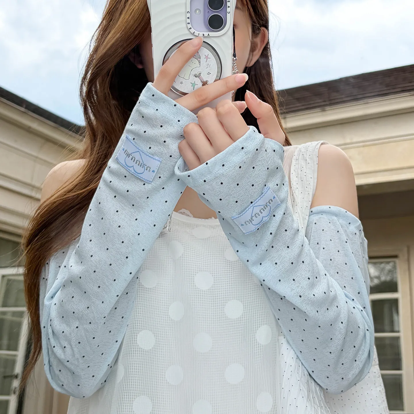 Fresh Blue Polka-dot Ice-silk Sun-protection Arm Sleeves Lightweight Breathable Summer Sleeves Ideal for Driving and Cyclin