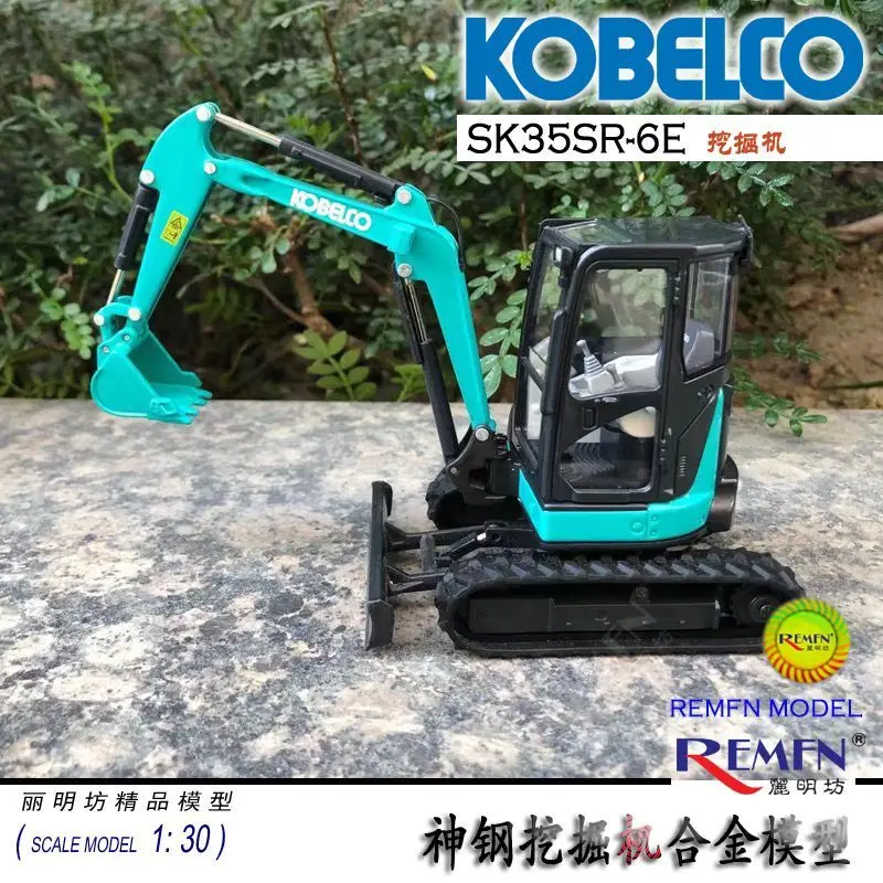 

Kobelco SK35SR-6E Ultra Small Round Excavator 1:30 Scale DieCast Model New Box