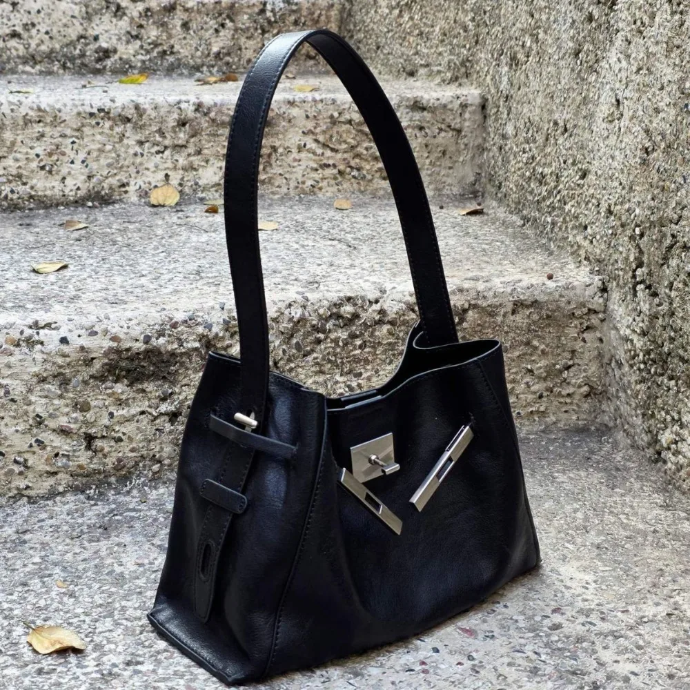 

Hot-selling Simple Niche First Layer Vegetable Tanned Cowhide Commuter Bag 2026 New High-end Slack Feeling Portable Shoulder Bag