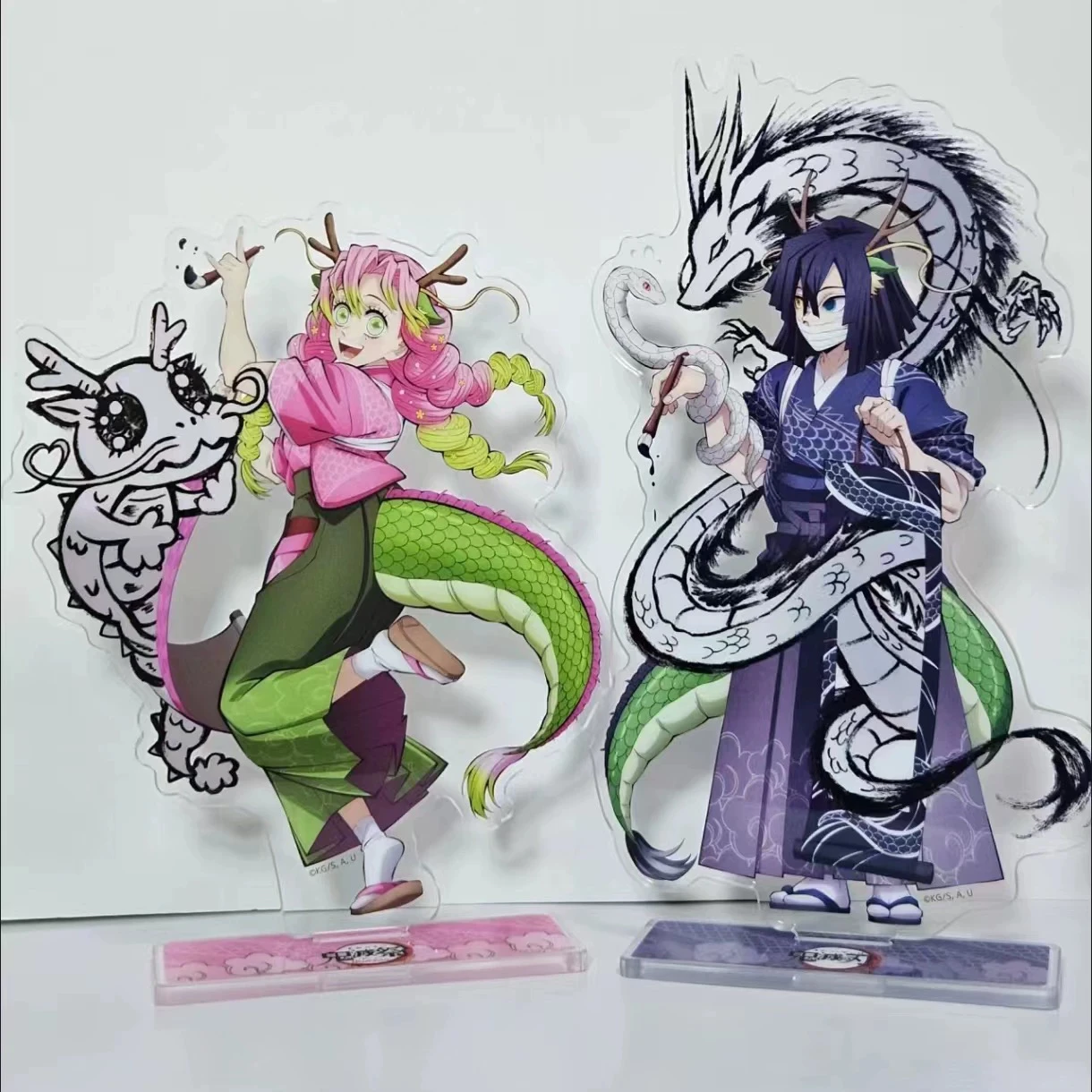 

Anime Demon Slayer Iguro Obanai Kanroji Mitsuri Loong Year Cosplay Standing Sign Acrylic Desktop Display Souvenir Halloween Gift