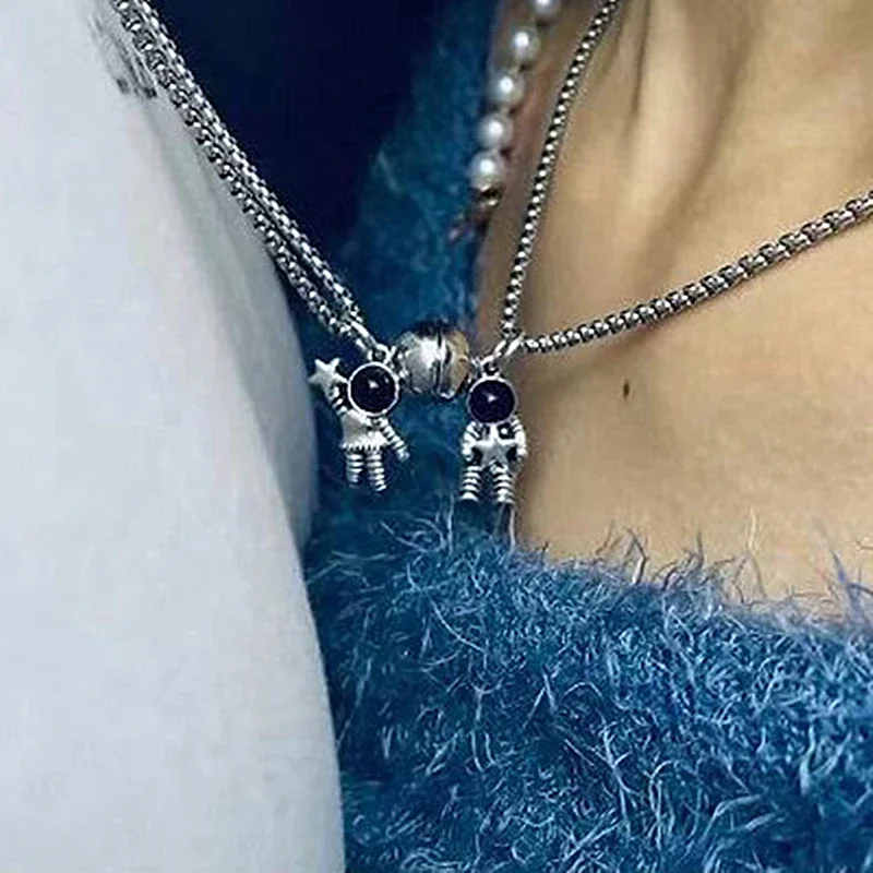 1Pc Astronauts Magnet Attraction Pendant Couple Necklace Friendship Jewelry Creative Chain Necklaces for Women Men Gift