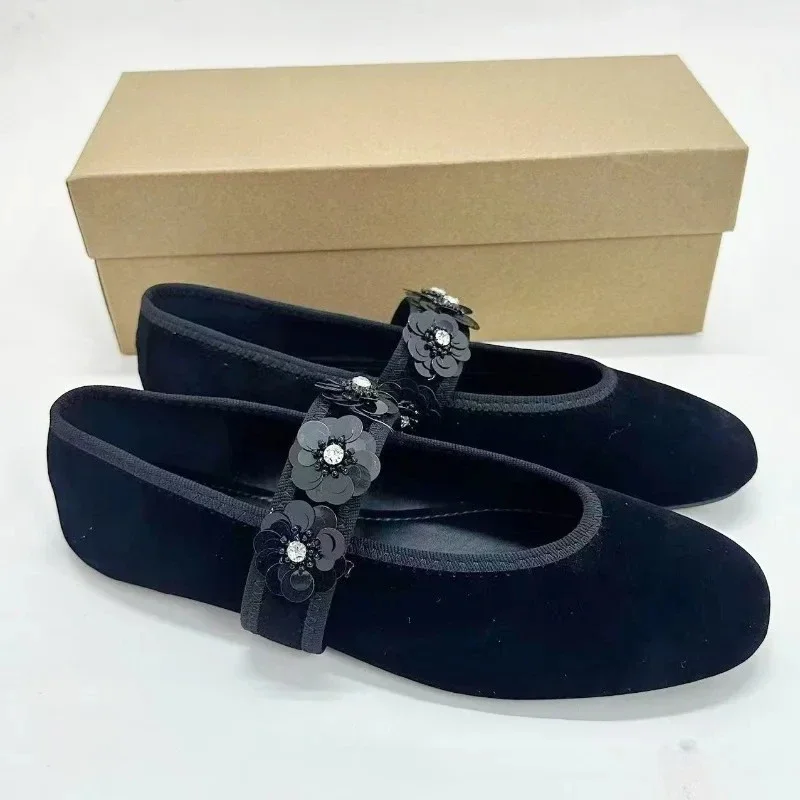 

Женские туфли Мэри Джейн 2026: легкие, удобные, повседневные, с круглым носком, ремешком и цветочным декором из пайеток, для весны и осени