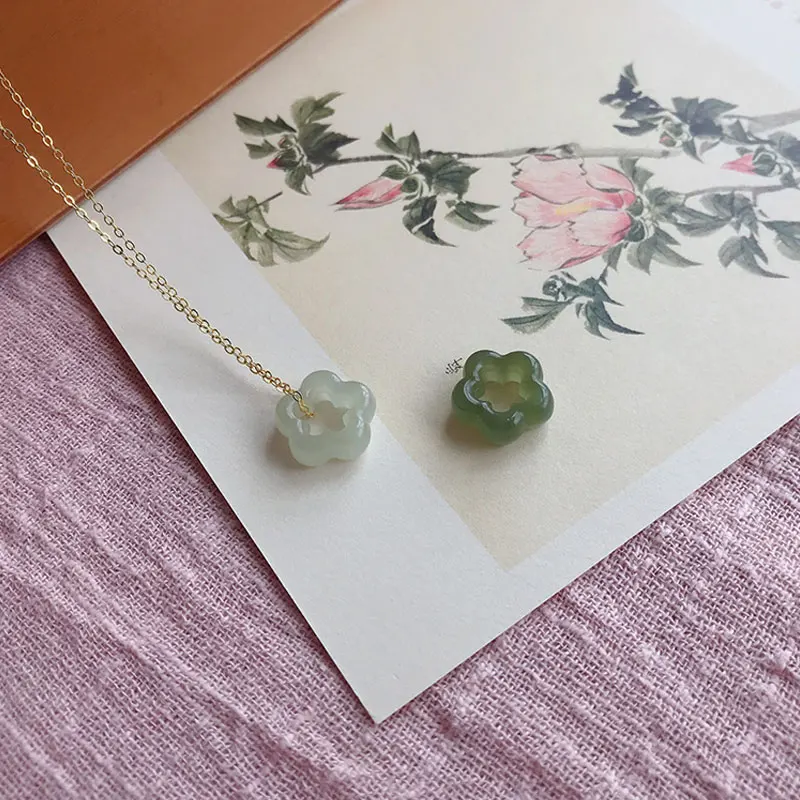 Summer Fashion Jade Plum Blossom Necklace For Women Vintage Temperament Clavicle Chain Pendant Birthday Party Wedding Gift