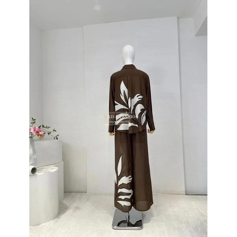 

2025 Новый красивый комплект блузки с длинными рукавами и брюк с принтом кофейных листьев