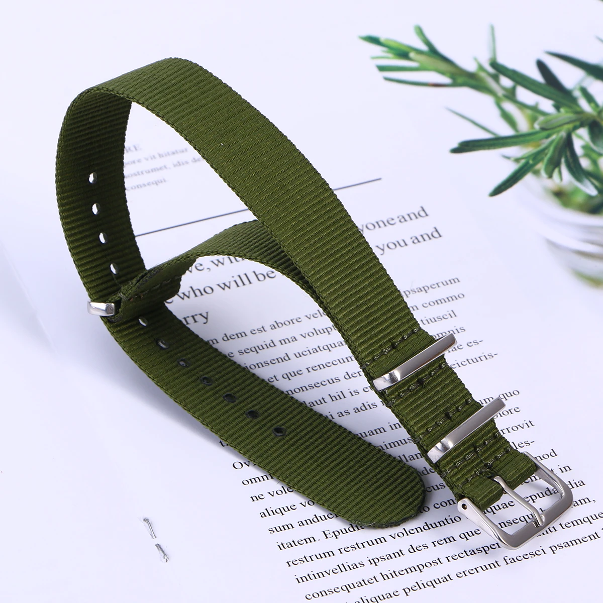 

Nylon Strap Army Green Watch Bands 20mm Mechanically Braided Woven Skin-friendly
