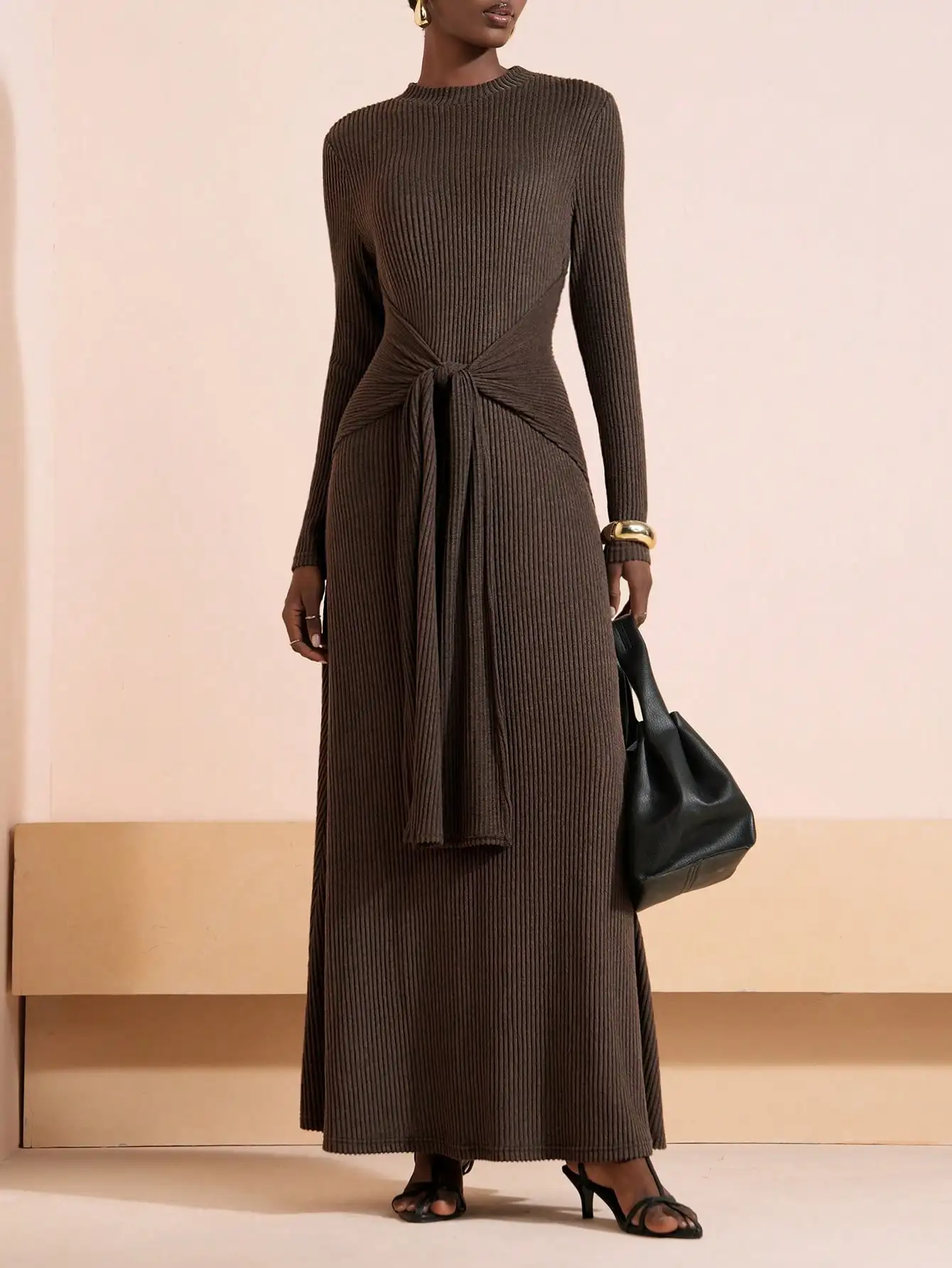 

Коричневое платье макси в рубчик с длинным рукавом и завязками спереди, силуэт А-силуэт для повседневных и торжественных случаев