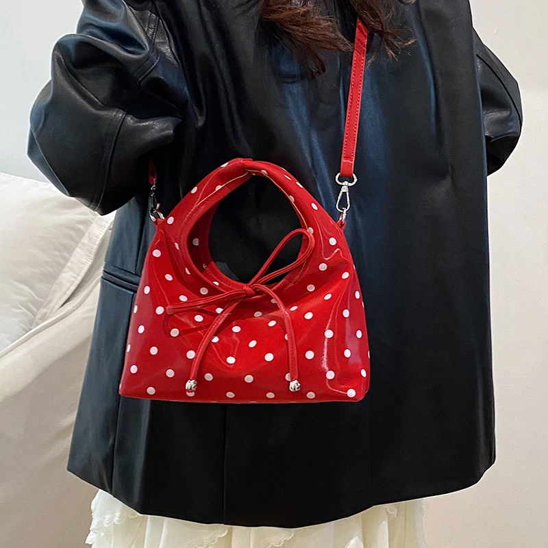 القوس البولكا نقطة المرأة حقيبة الصيف جديد الكورية المغناطيسي زر الرجعية حقائب كروسبودي شعبية سعة كبيرة تخفيف حقيبة كتف واحدة