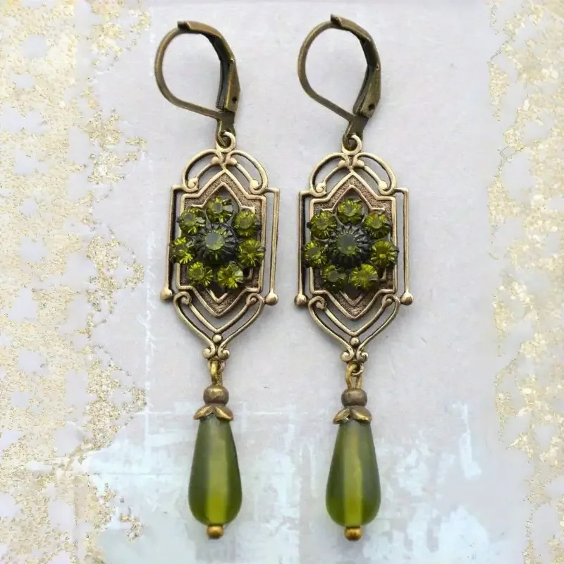 Vintage Court-Style Women's Drop Earrings with Artificial Gemstones and Teardrop Pendants, Suitable for Banquets and Dinners.
