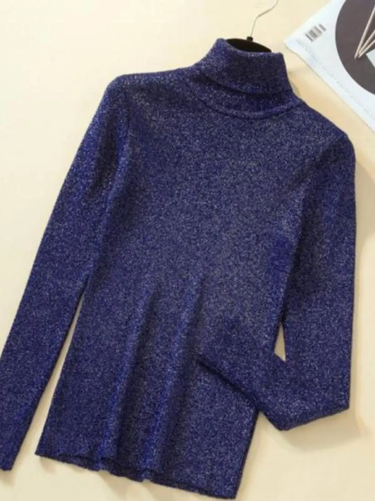 光沢のあるシルクニットセーター長袖ハイカラータイトフィット秋冬ファッショナブルな金糸ベースシャツ耳カバー