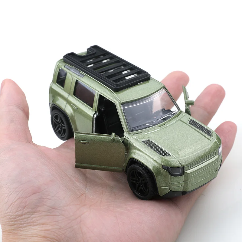 (袋入り) 1:36 SUV ディフェンダー 合金プルバックカーモデル、子供のおもちゃ