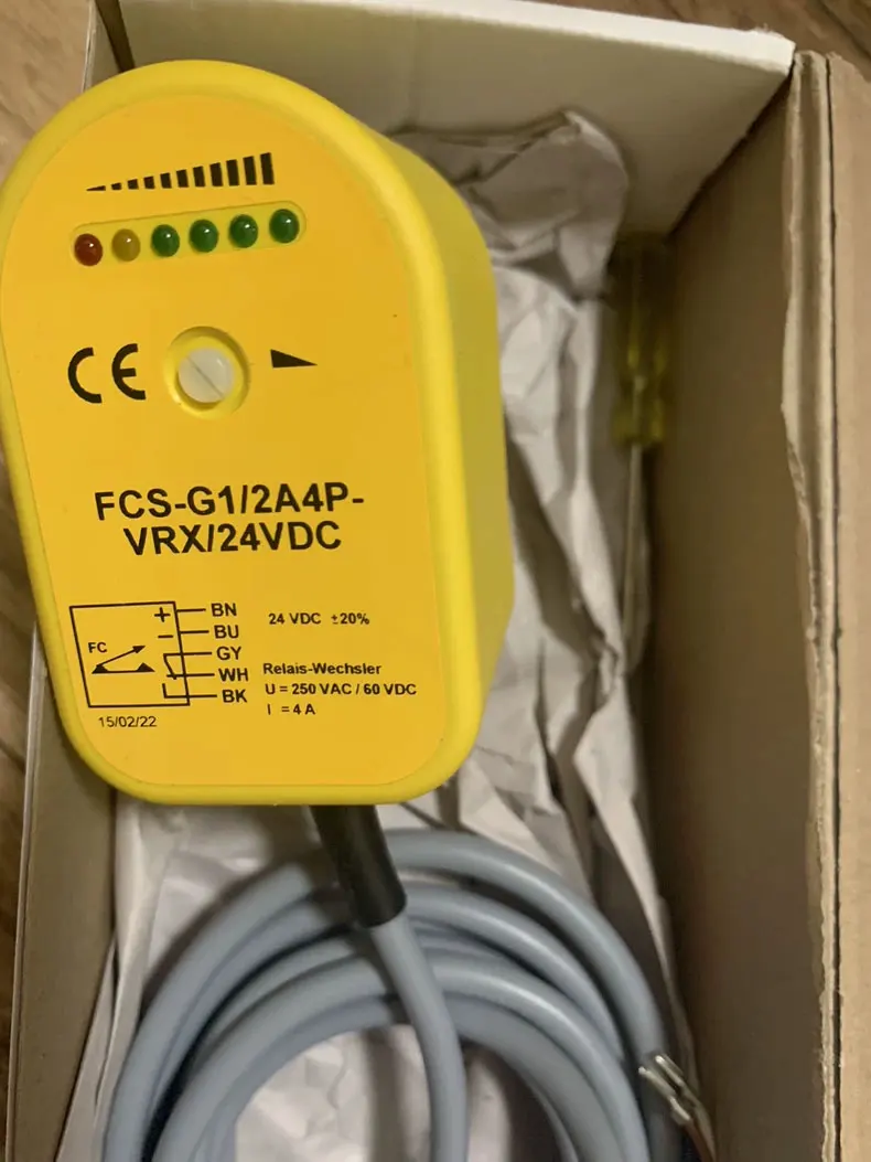 100% New and Original Pressure Switches FCS-G1/2A4P-VRX/24VDC FedEx /UPS / DHL fast delivery Warranty One-year