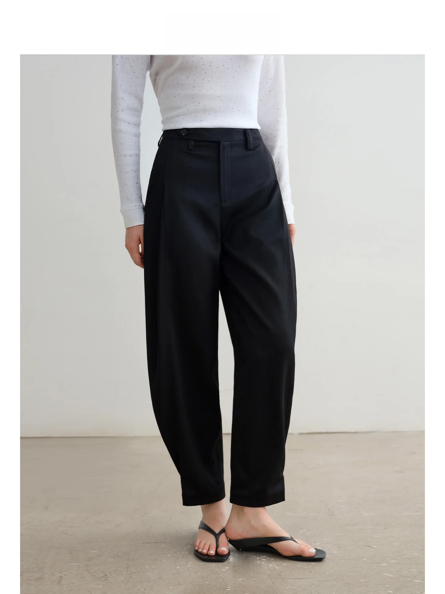 

Шерстяные повседневные брюки DE Mincollection с регулируемой застежкой на пуговицах, зауженным низом и прямым кроем для женщин