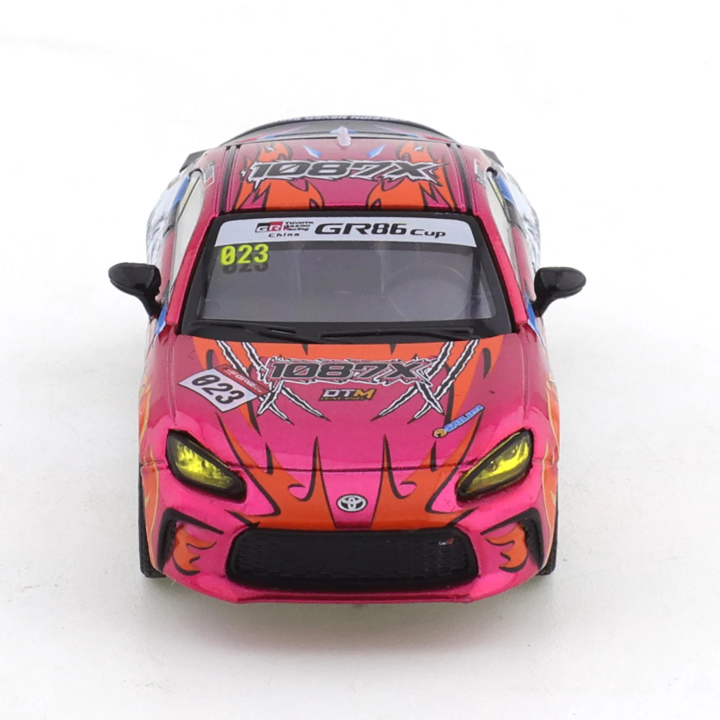 XCarToys 1/64 TOYOTA GR86 tirant une chaise berline à motifs de fleurs voiture jouets en alliage véhicule à moteur moulé sous pression modèle en métal enfants jouets garçons