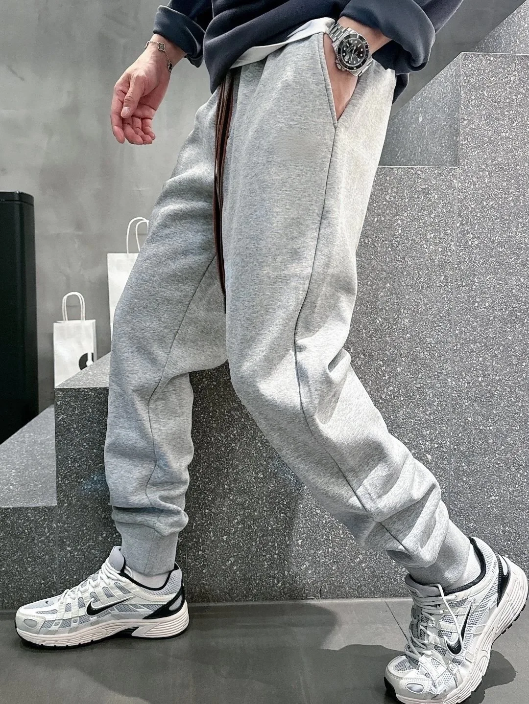 

Faionable Embroidered Mink Fur Cuffed Sports Sweatpants Casual Loose Fit Elastic Waist mid Waist Autumn Men's Long Pants