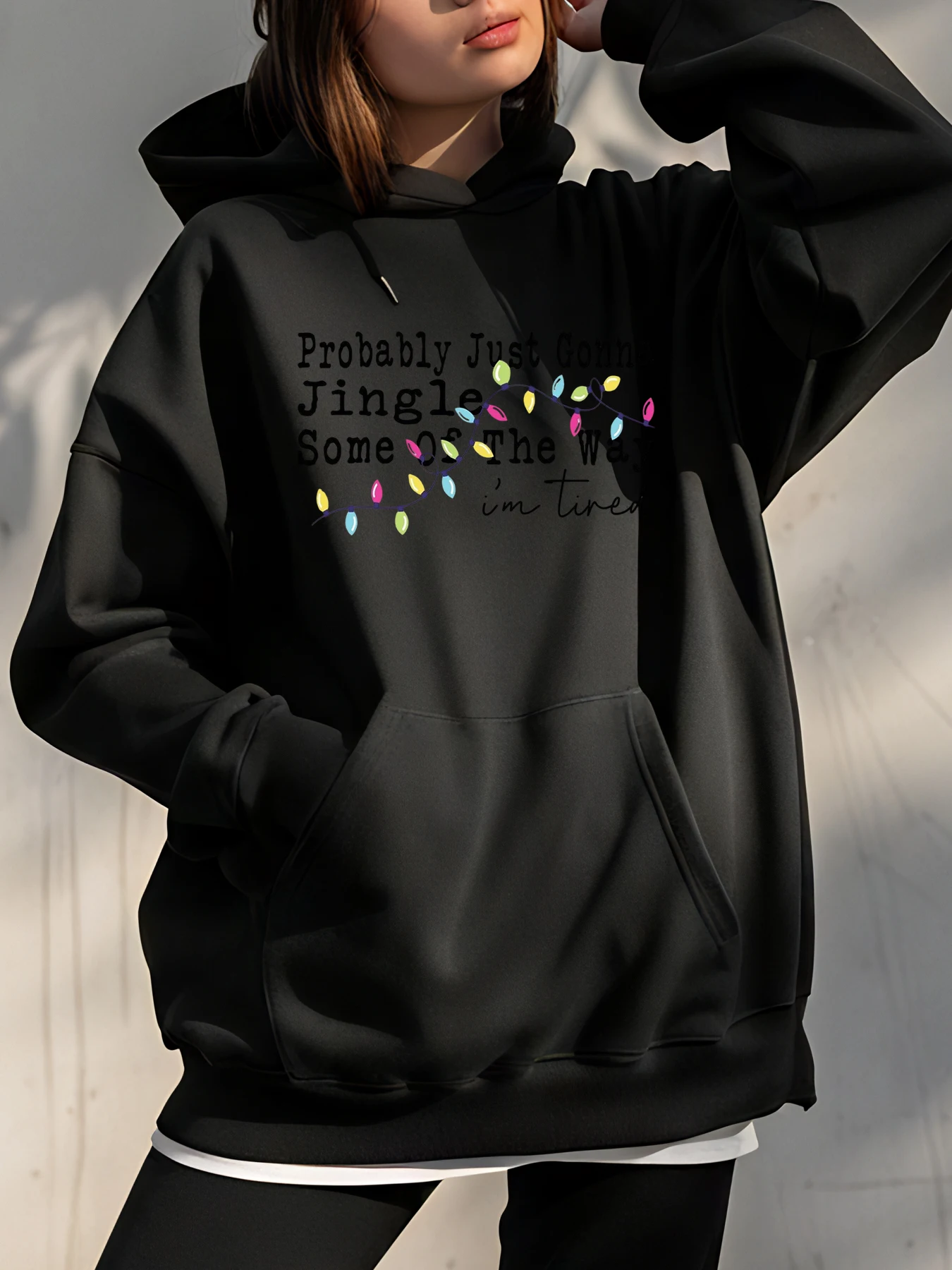 

Толстовка с рождественскими огнями и праздничным текстовым дизайном для повседневной носки взимку на открытом воздухе