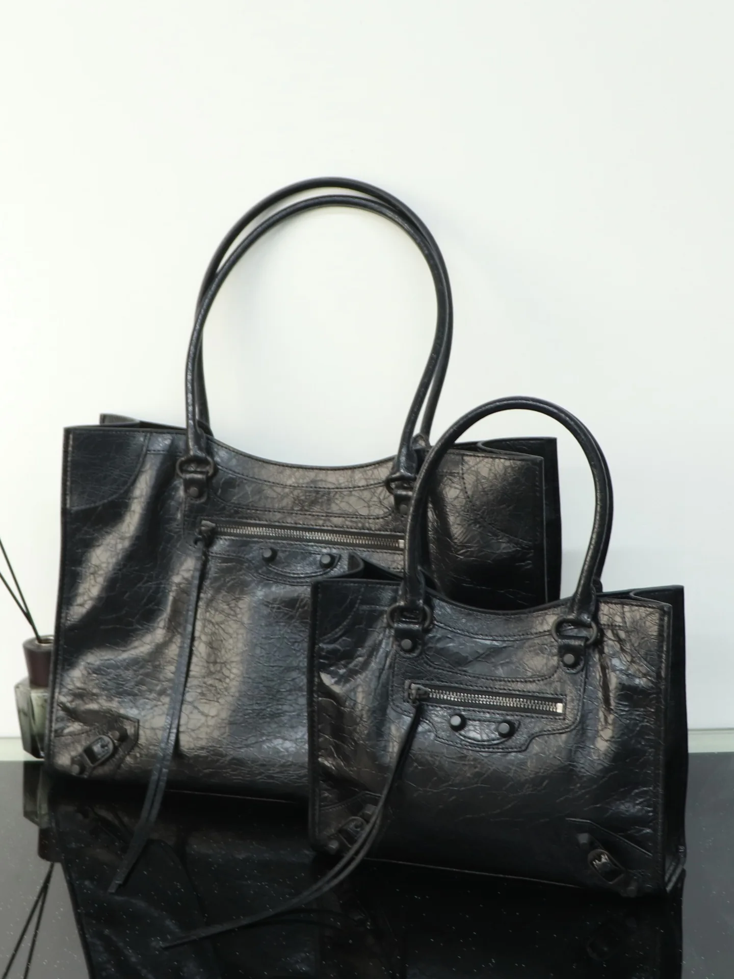 

26 New Spring Large Capaci Rivet Motorcycle Bag Top Layer Cowhide Handbag Tote Bag Casual Simple Sle Soft Leather Bag