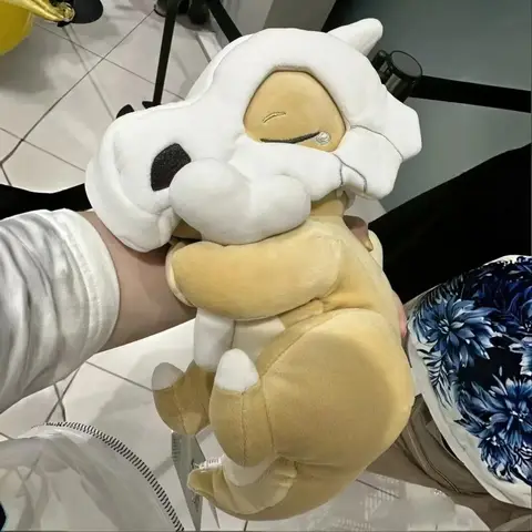 Máscara de Pelúcia de Dinossauro Cubone Dormindo de 32cm, Brinquedo Macio, Almofada Decorativa para Quarto, Almofada de Assento, Companheiro Fofo e Boneca Confortável