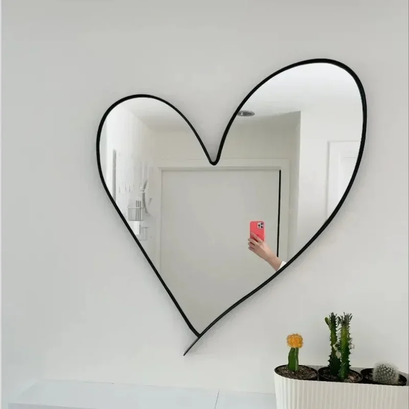 Modern Creative Decorative Mirrors Minimalist Aesthetic Design Cute Heart Decorative Mirrors Luxury Wanddeko Wall Decor WZ50DM