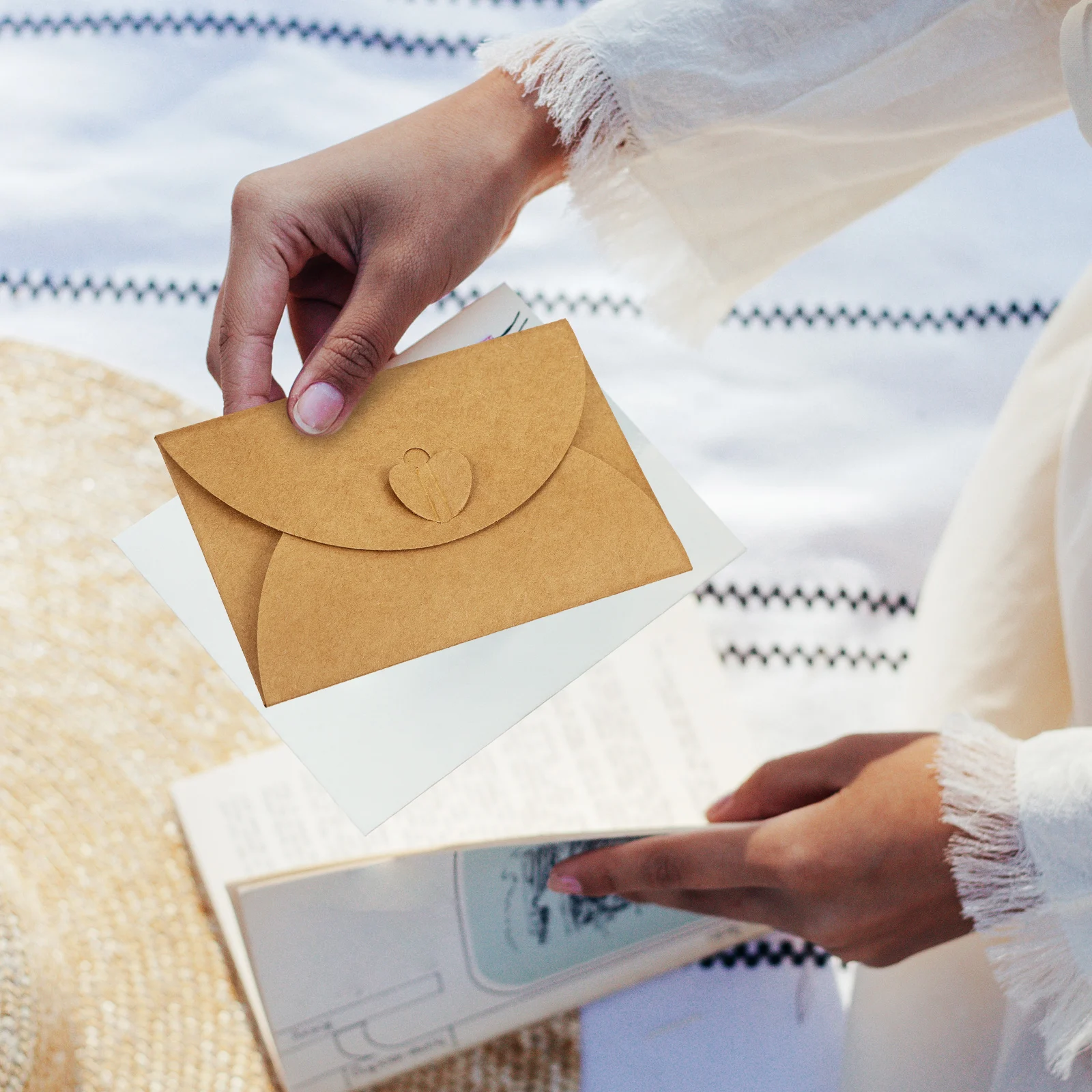 

100 Kraft Paper Heart Buckle Envelopes 100 Blank Cards 105x71mm Vintage Square Gift Tags Birthday Cards Plain Paper