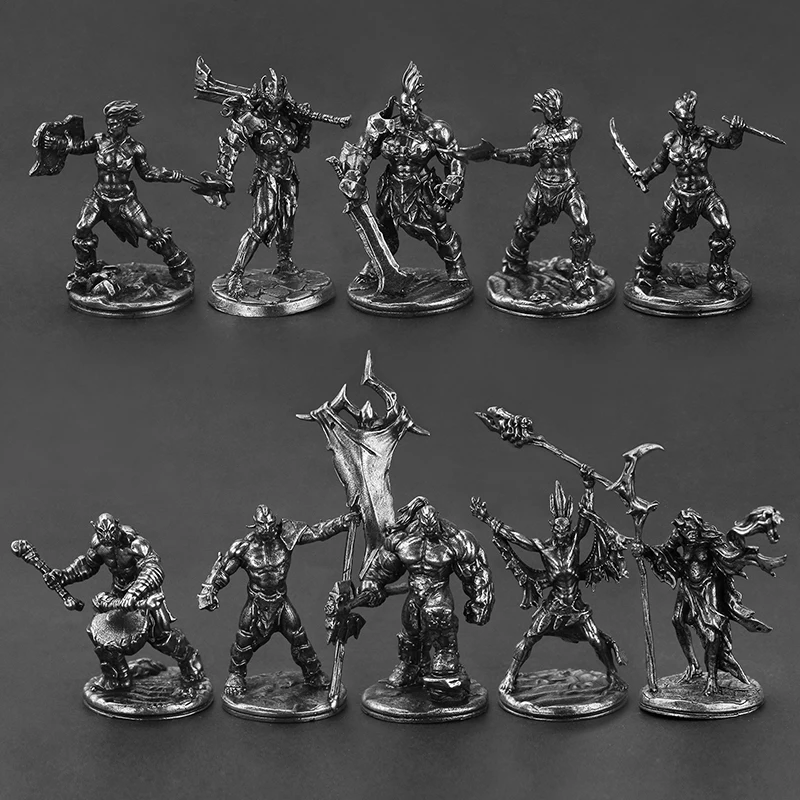 Gotowy produkt Metal Orc Horde Wojownik Model żołnierza Figurki do gry planszowej Wnętrze samochodu Mini ozdoba Akcesoria